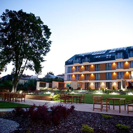Hotel Uniejow Ngoại thất bức ảnh