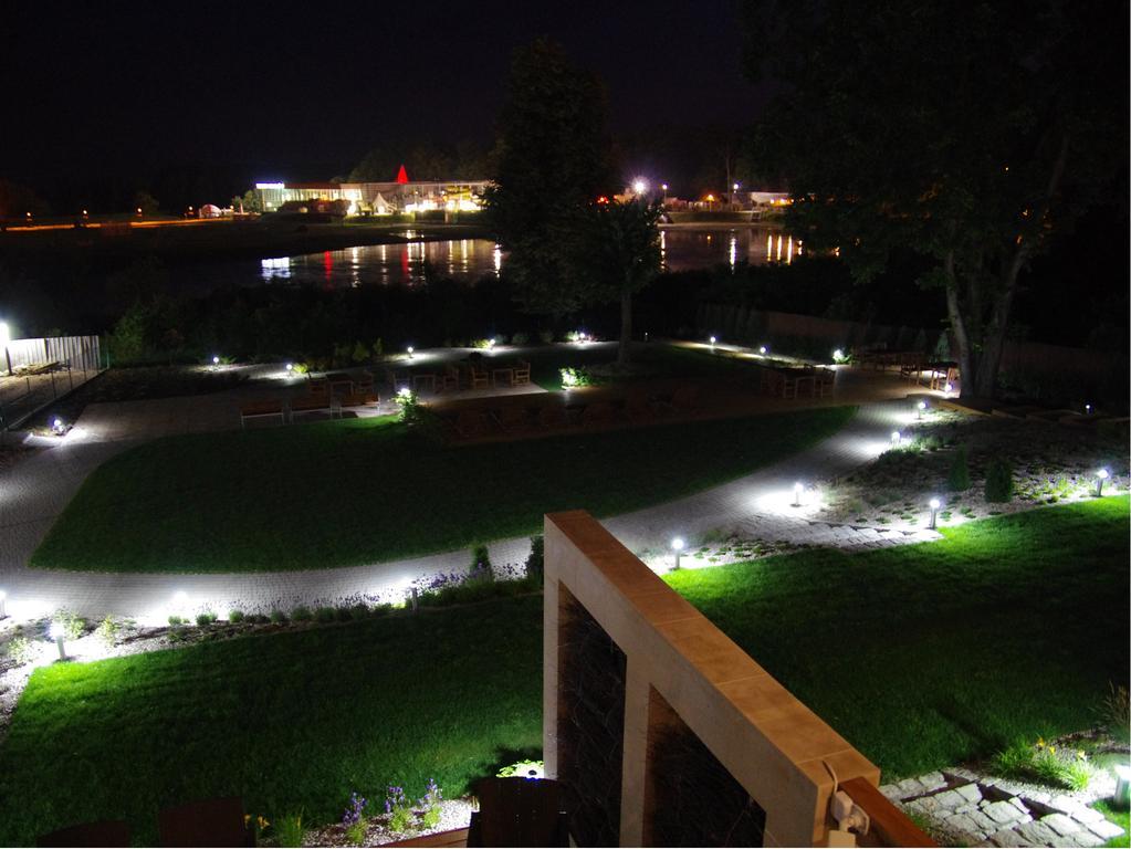 Hotel Uniejow Ngoại thất bức ảnh