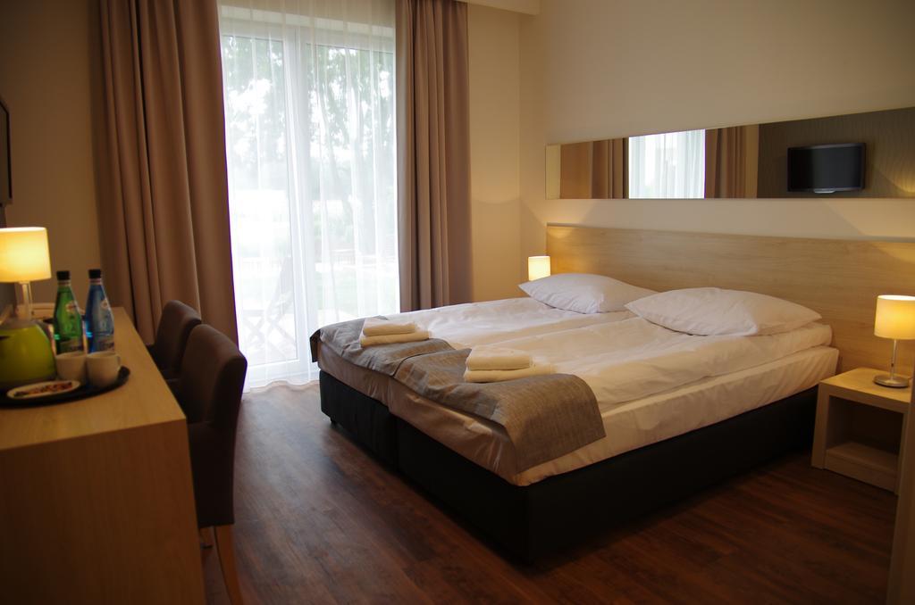 Hotel Uniejow Ngoại thất bức ảnh