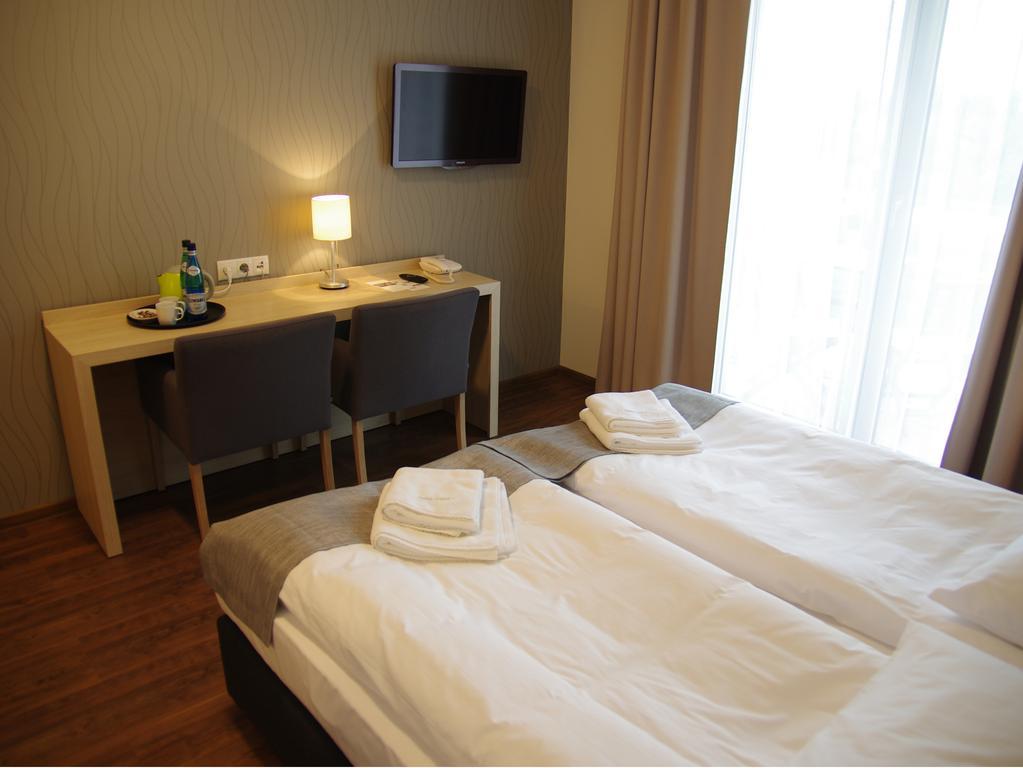 Hotel Uniejow Ngoại thất bức ảnh