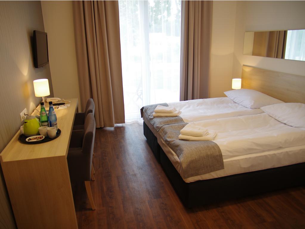 Hotel Uniejow Ngoại thất bức ảnh