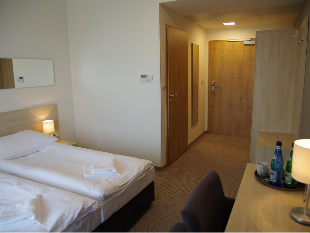Hotel Uniejow Ngoại thất bức ảnh