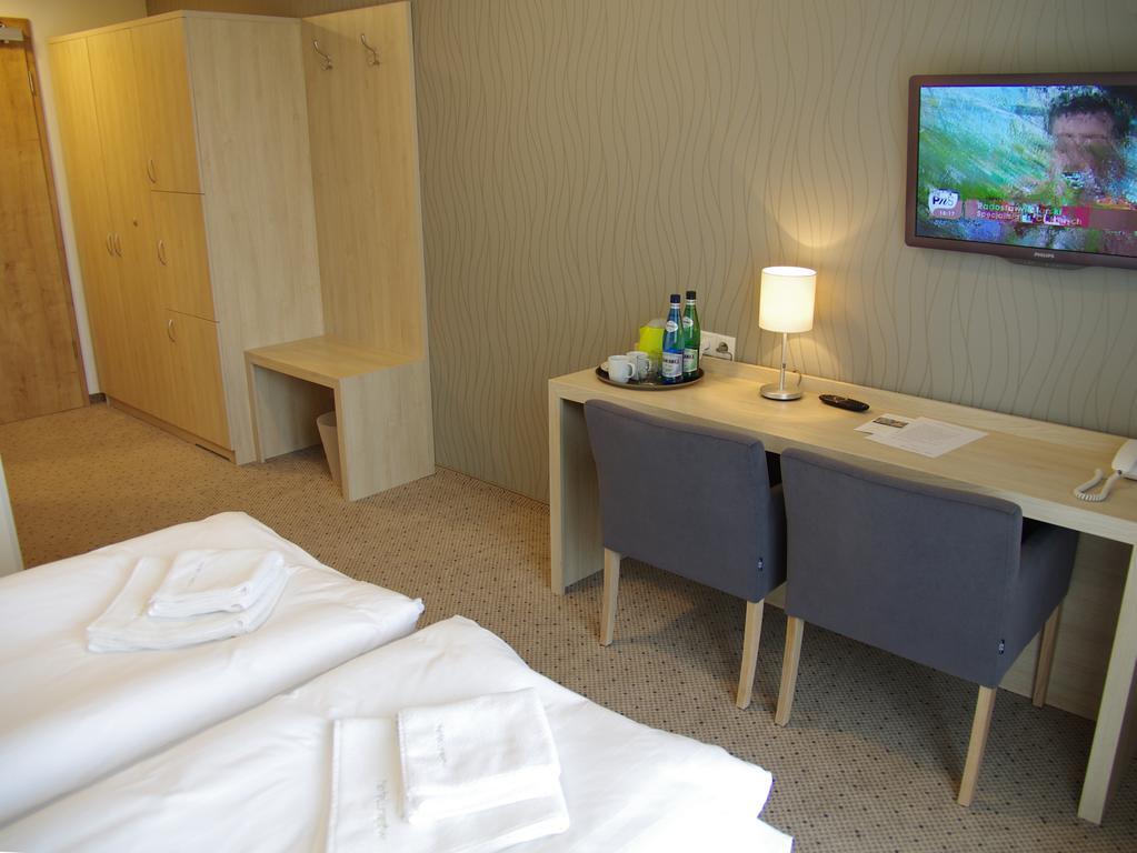 Hotel Uniejow Ngoại thất bức ảnh