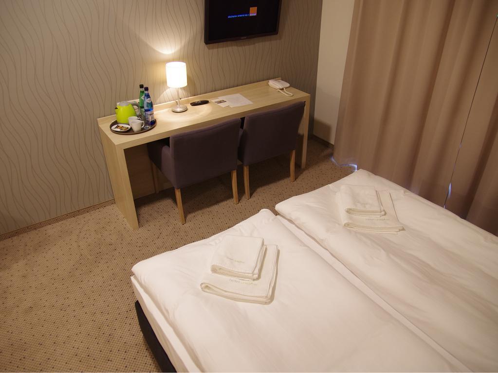 Hotel Uniejow Ngoại thất bức ảnh