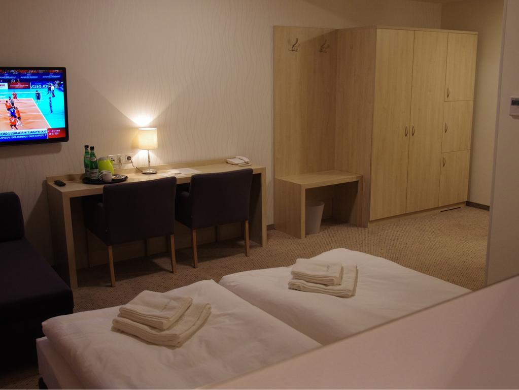 Hotel Uniejow Ngoại thất bức ảnh