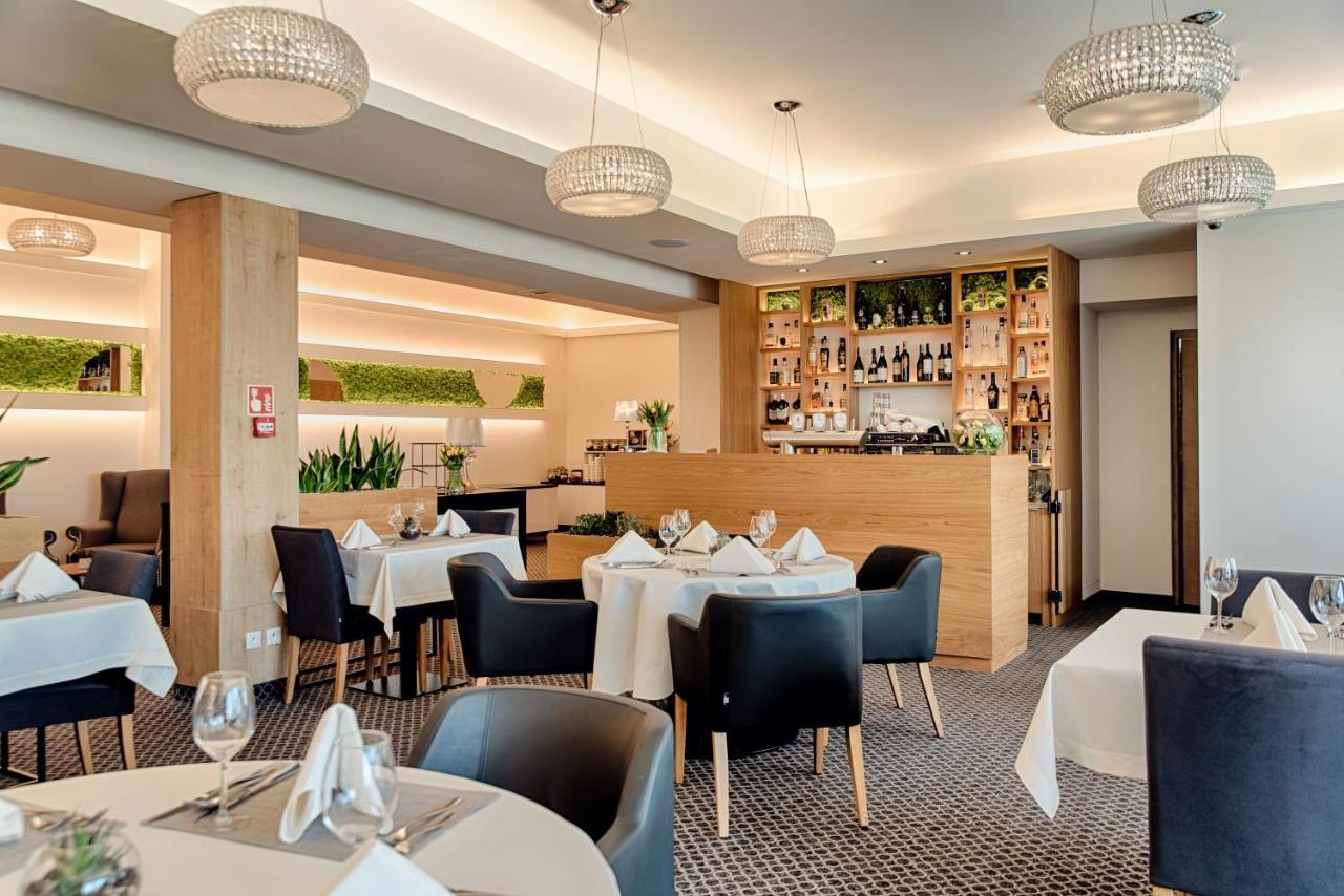 Hotel Uniejow Ngoại thất bức ảnh