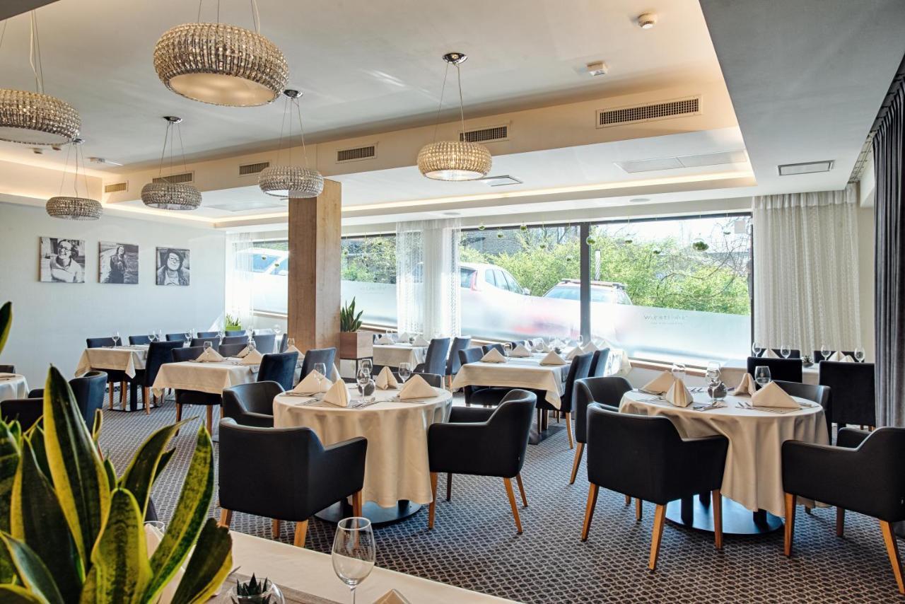 Hotel Uniejow Ngoại thất bức ảnh