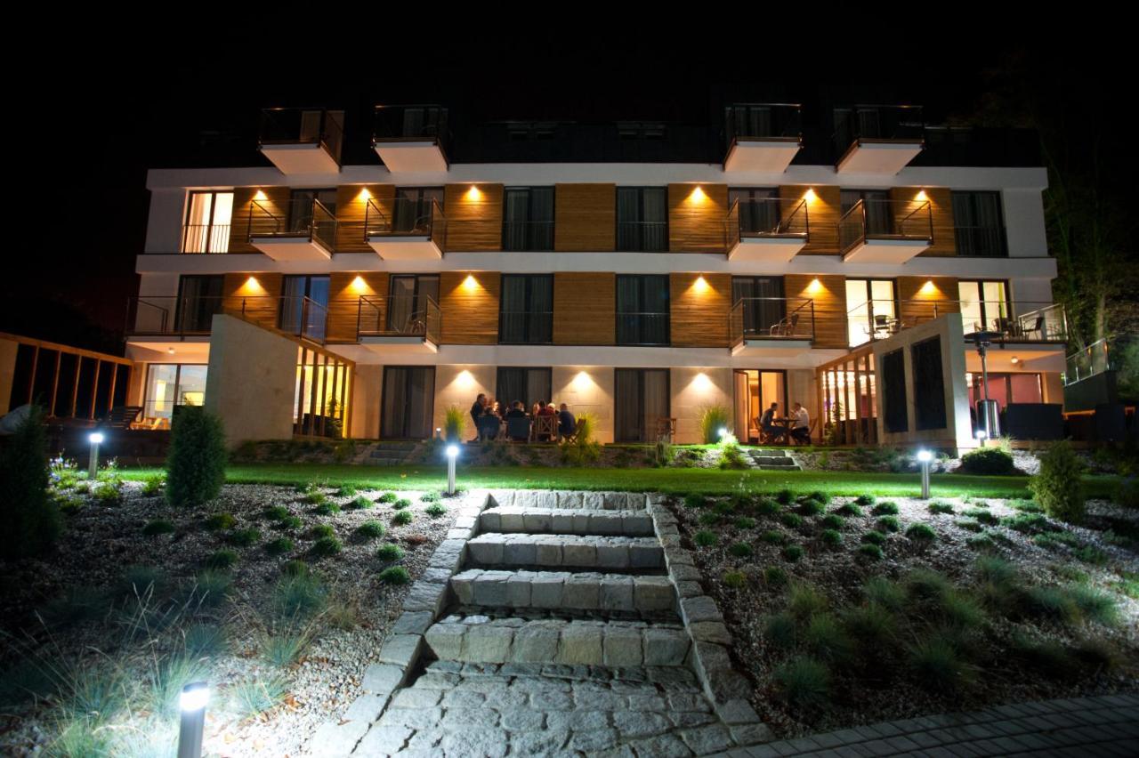Hotel Uniejow Ngoại thất bức ảnh